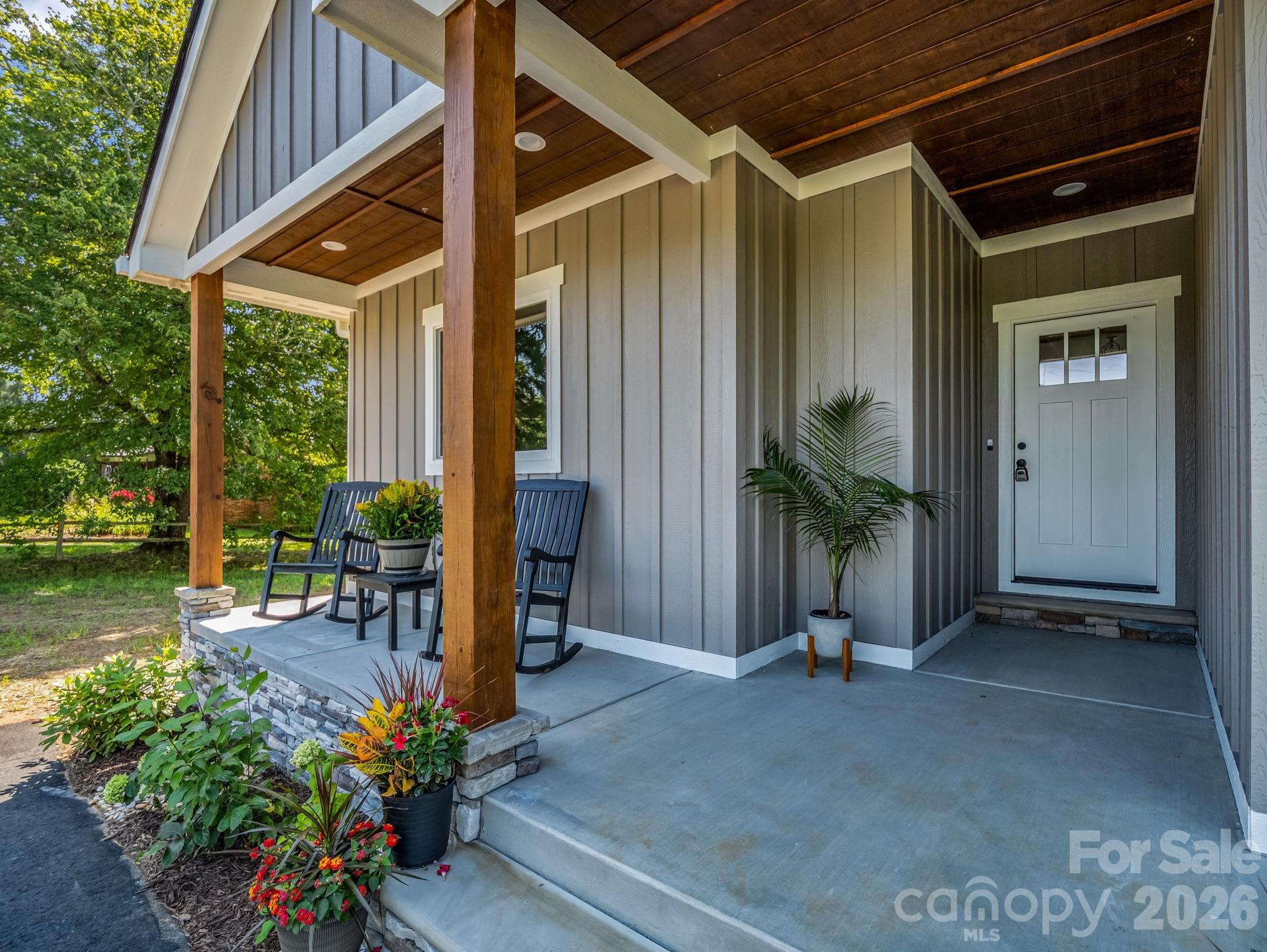 Front entrance and covered porch - Hendersonville