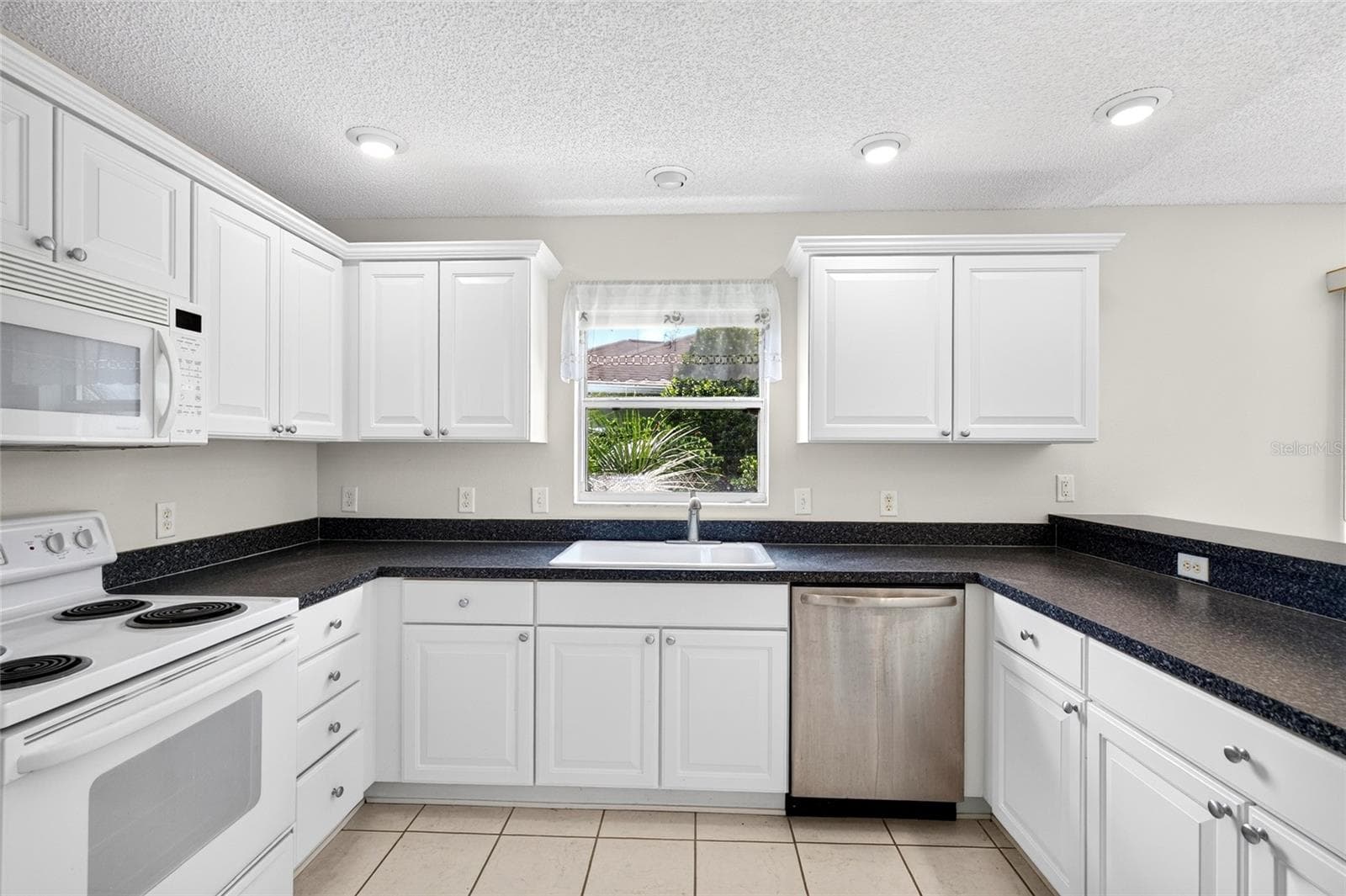 Villa at 8620 SE 166TH BIRCHBROOK LOOP, THE VILLAGES, photo 7 of 40
