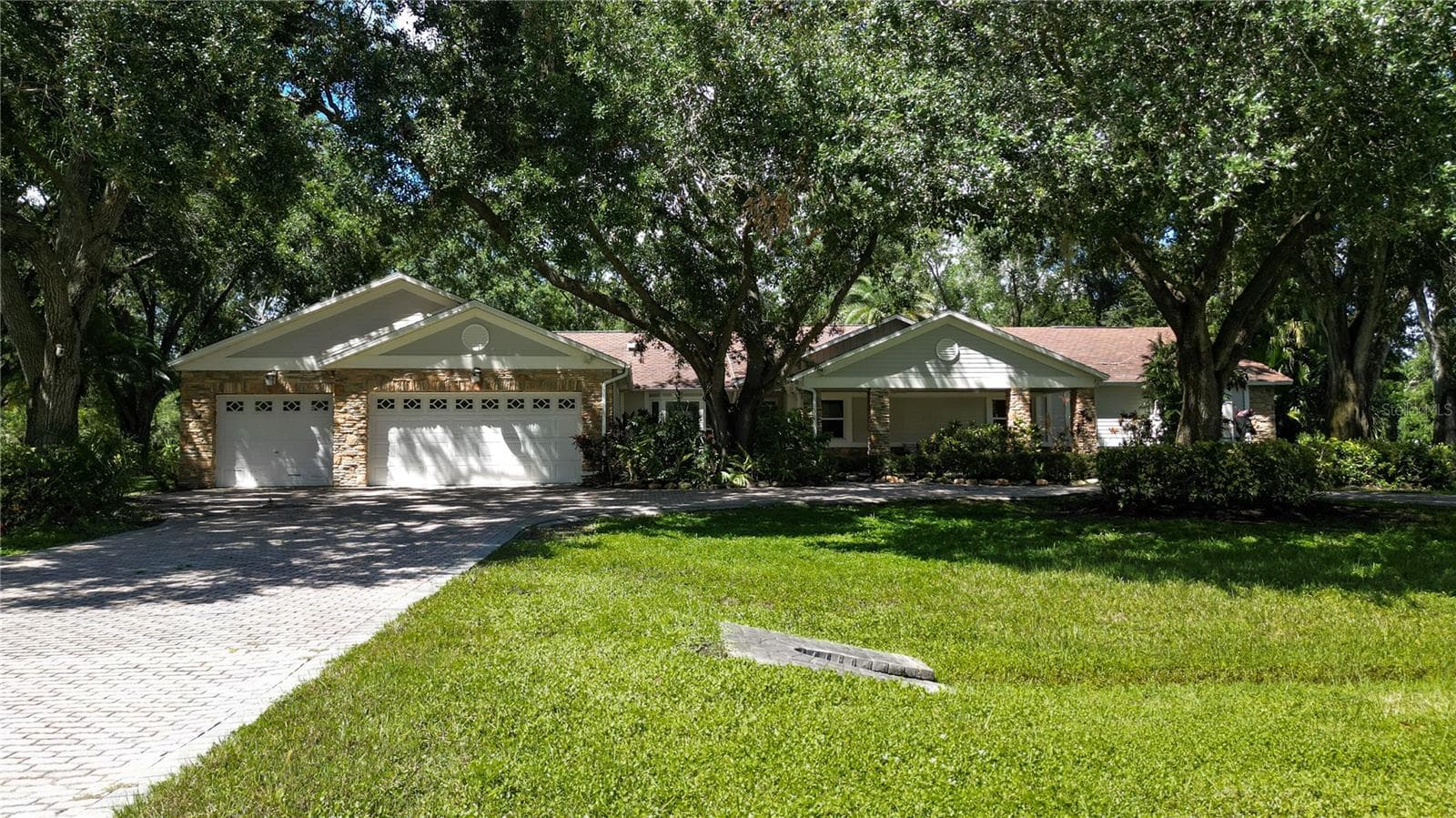 Single Family Residence at 12511 PALOMINO CT, TAMPA, photo 2 of 79
