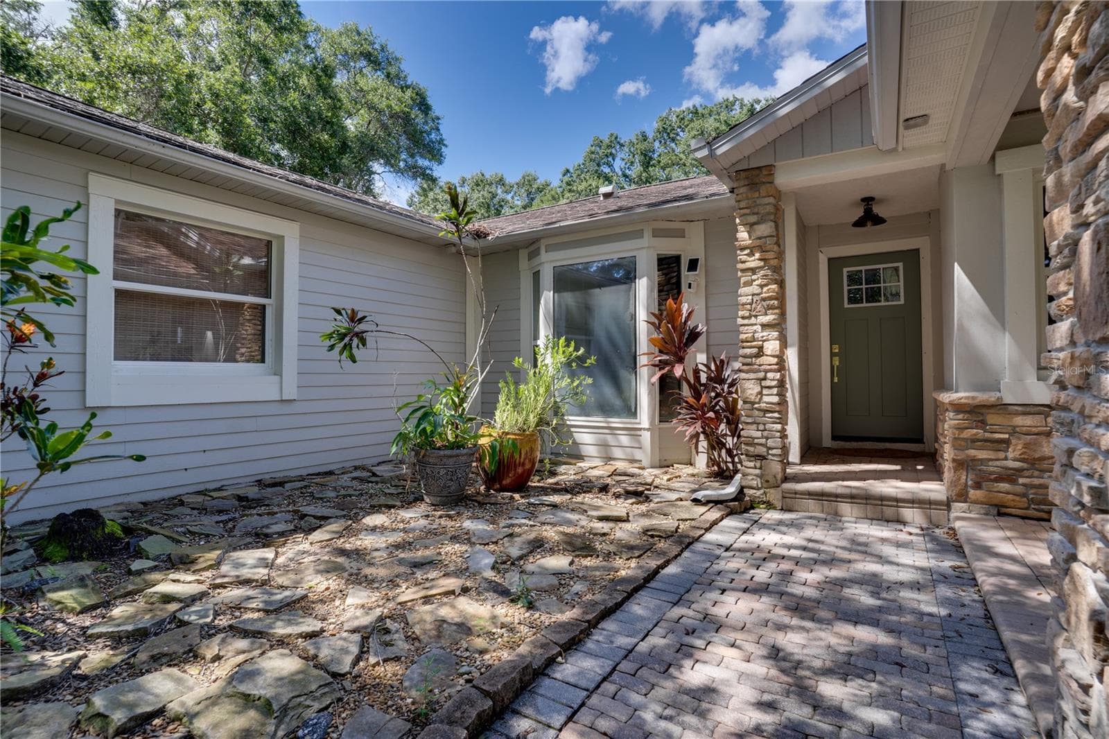 Single Family Residence at 12511 PALOMINO CT, TAMPA, photo 4 of 79