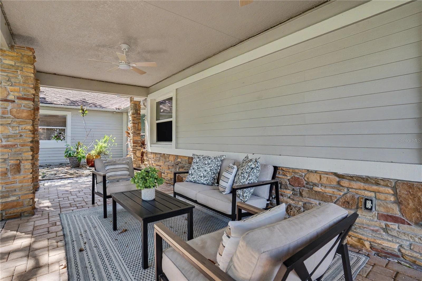 Single Family Residence at 12511 PALOMINO CT, TAMPA, photo 6 of 79