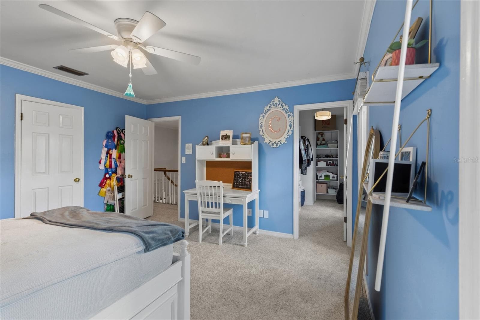 Bedroom 3 has its own full bathroom and a walk-in closet. - 4603 DOGWOOD HILLS CT, BRANDON