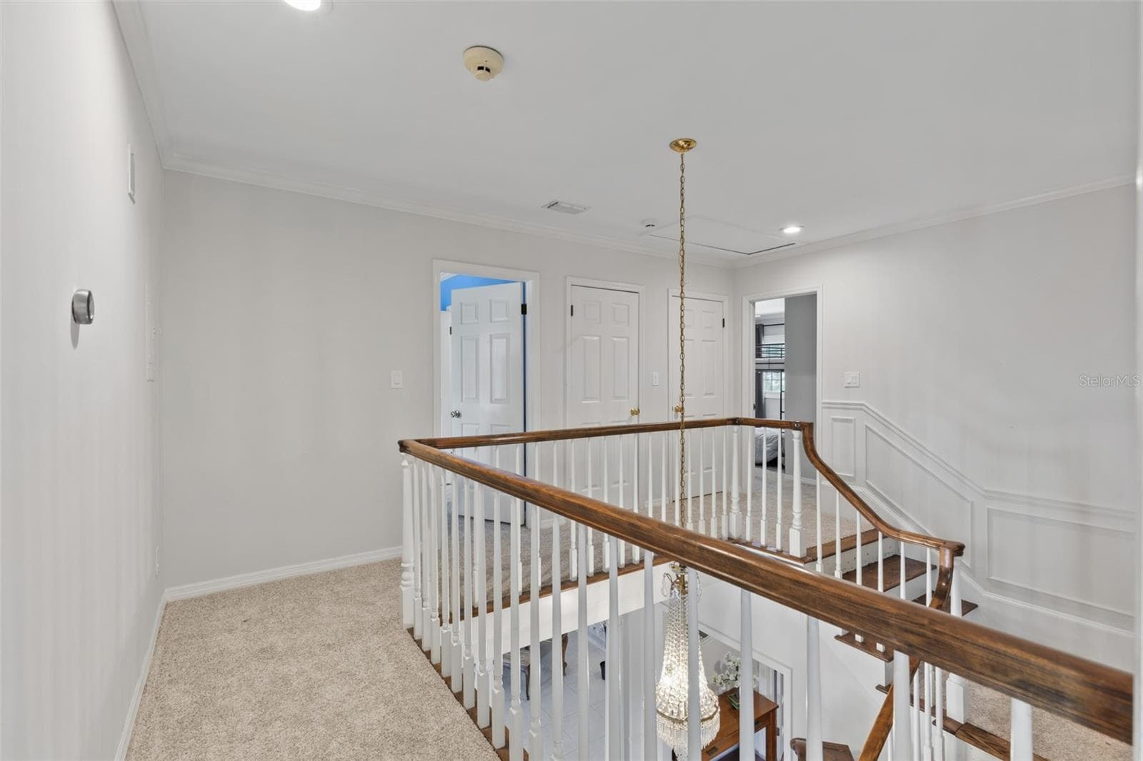 Second floor walkway to the bedrooms - 4603 DOGWOOD HILLS CT, BRANDON