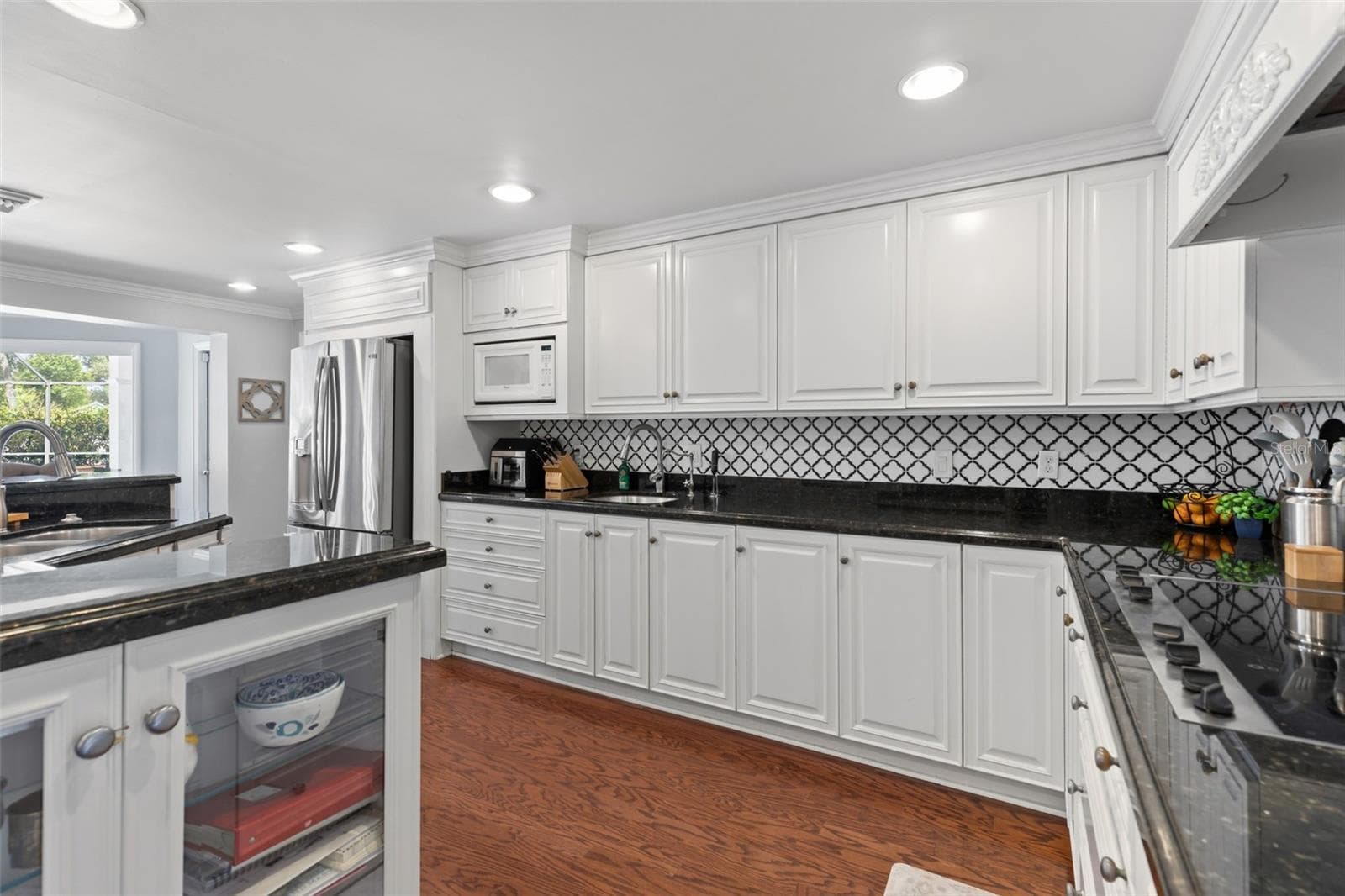 Dream kitchen with an abundance of storage and counter space. - 4603 DOGWOOD HILLS CT, BRANDON