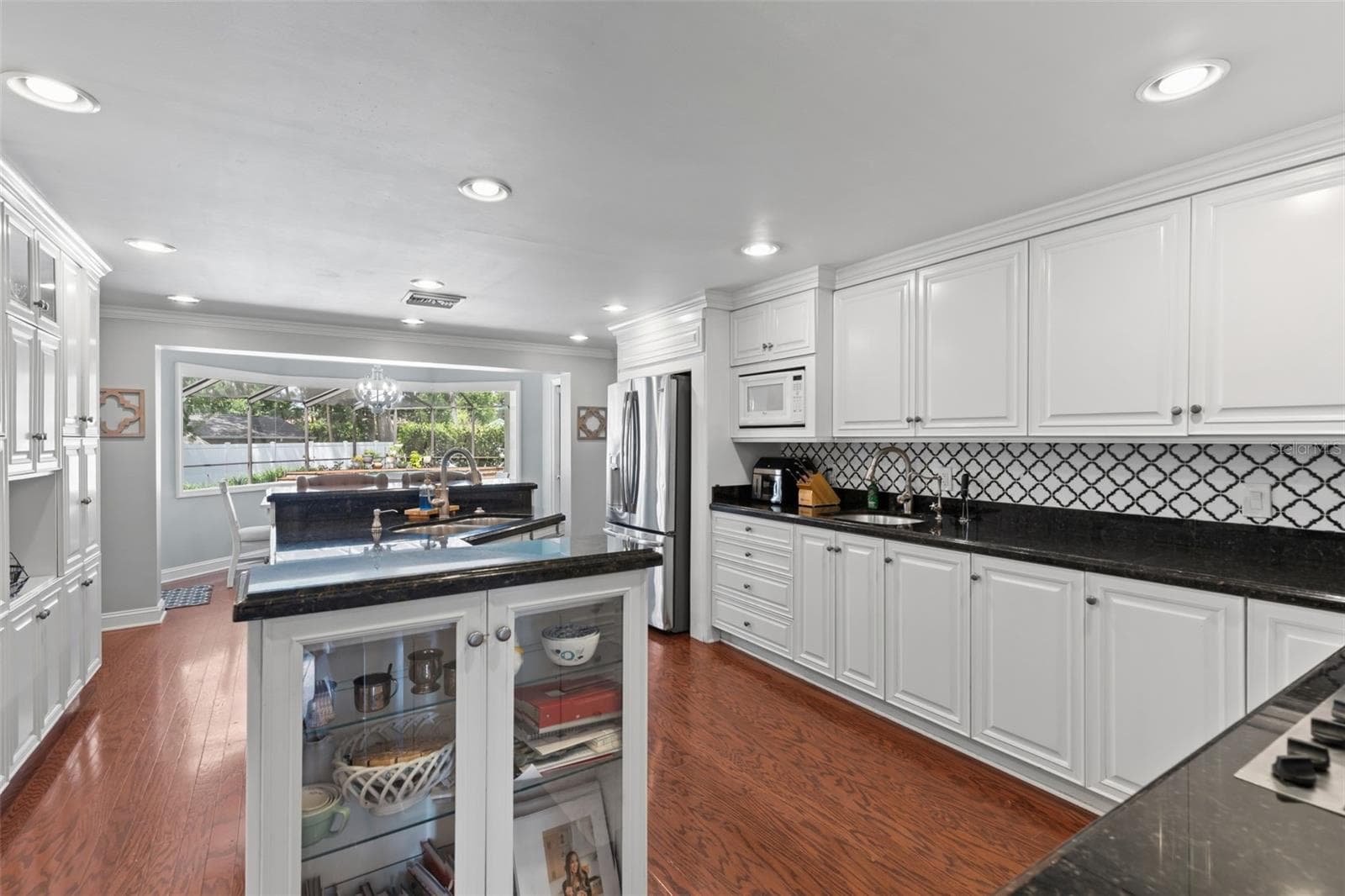 Dream kitchen with plenty of countertop space and cabinets. - 4603 DOGWOOD HILLS CT, BRANDON