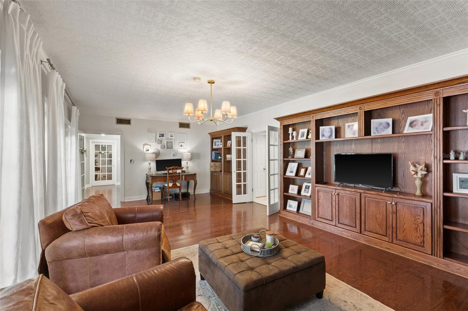 Huge Library with built-in bookcases and a HIDDEN DOOR to the first floor bedroom suite. - 4603 DOGWOOD HILLS CT, BRANDON