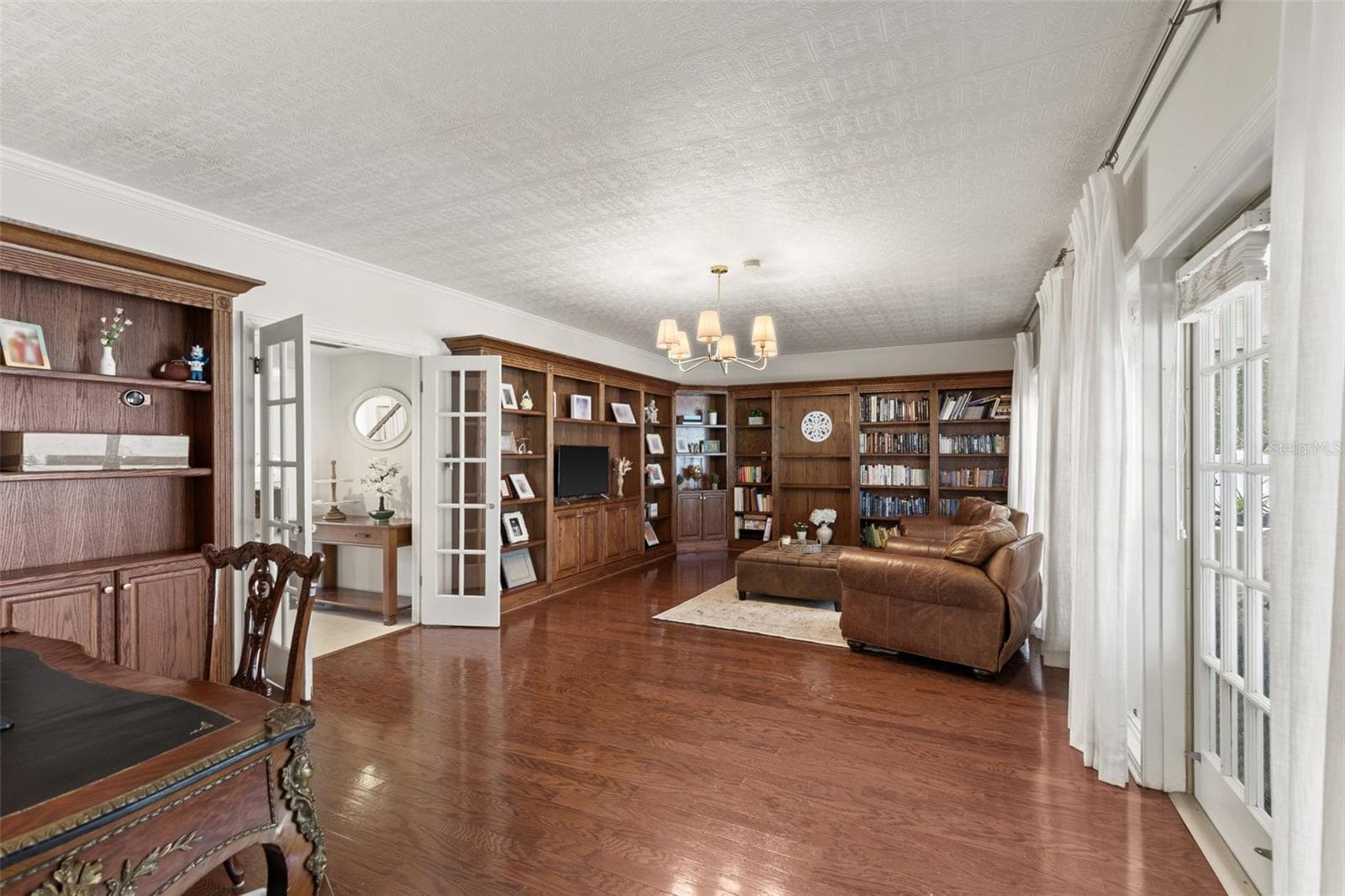 Huge Library with built-in bookcases - 4603 DOGWOOD HILLS CT, BRANDON