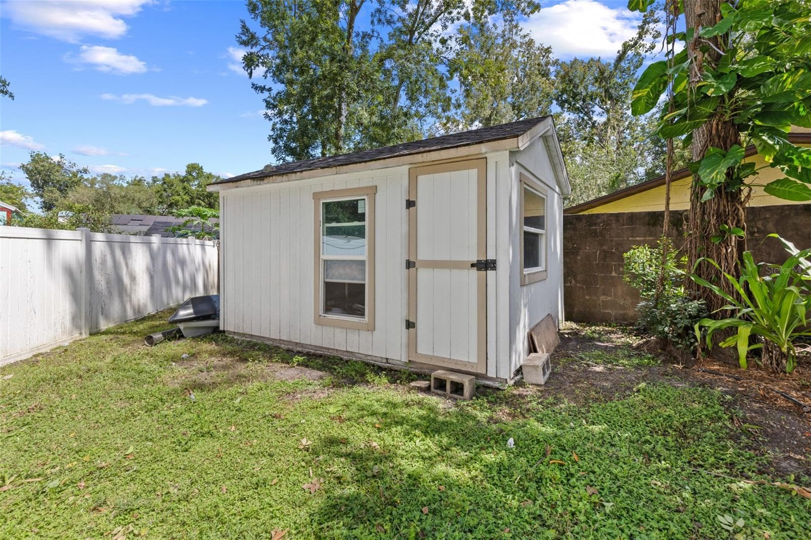 The shed in the backyard will stay. - 4603 DOGWOOD HILLS CT, BRANDON