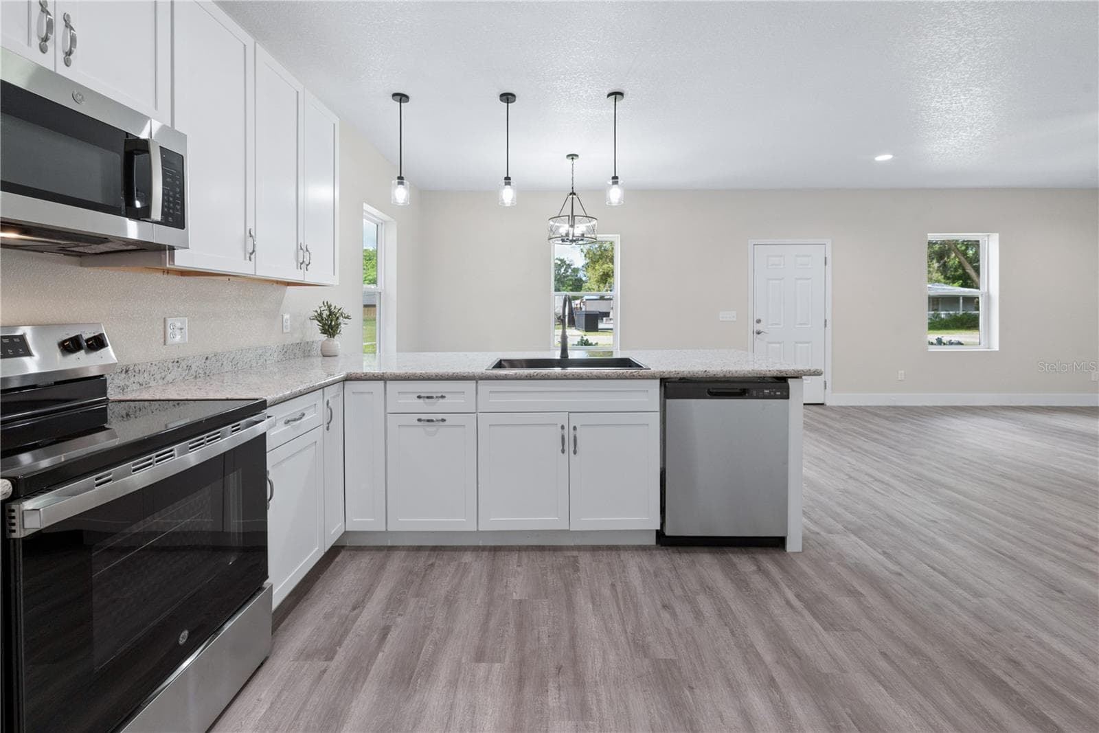Single Family Residence at 506 NE FOURTH ST, TRENTON, photo 5 of 37