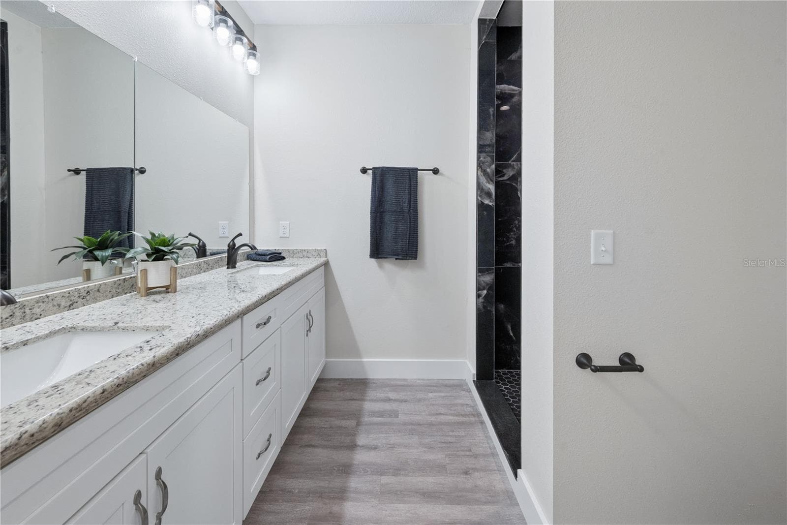 Master Bath - 506 NE FOURTH ST, TRENTON