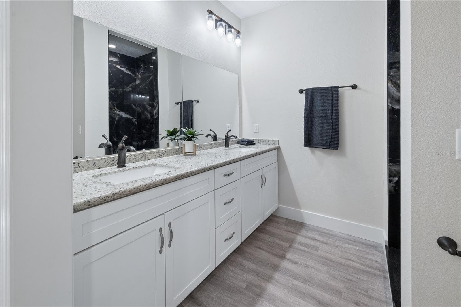 Master Bath - 506 NE FOURTH ST, TRENTON