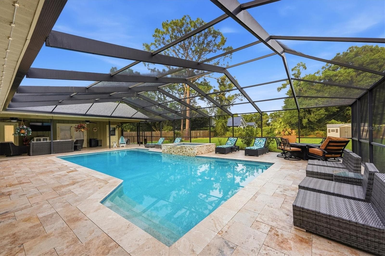 Why spend money at an expensive resort when you have this right out back! - 15127 PENNINGTON RD, TAMPA