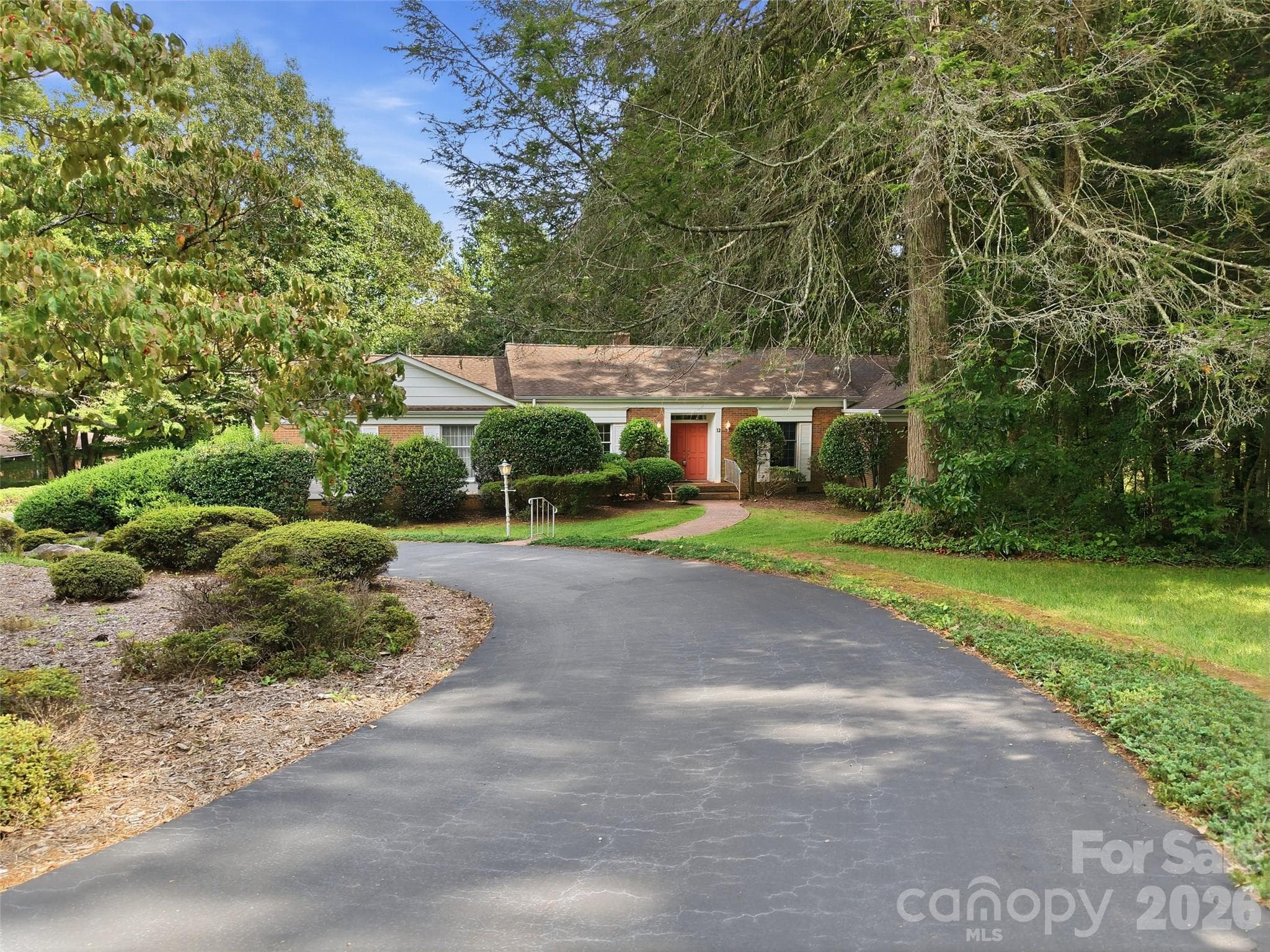 Single Family Residence at 12 Legendary Road, Hendersonville, photo 3 of 48