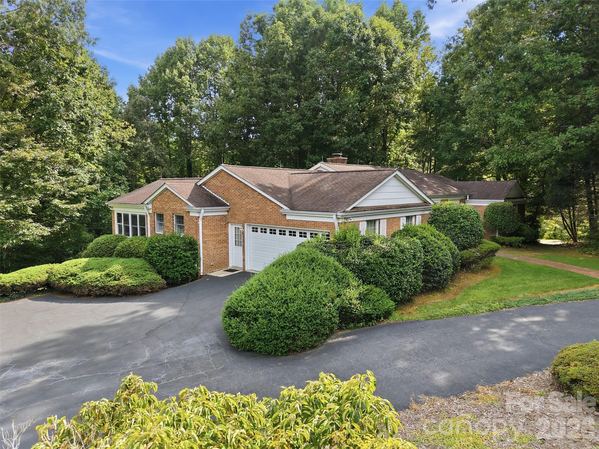 Single Family Residence at 12 Legendary Road, Hendersonville, photo 2 of 48