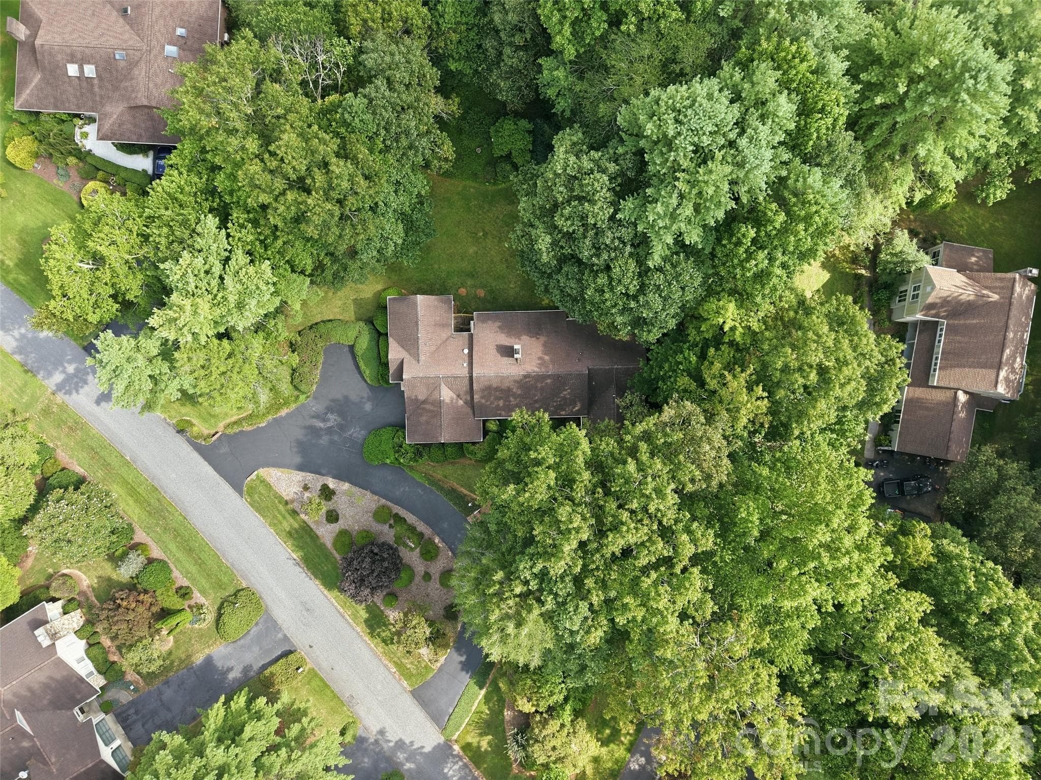 Single Family Residence at 12 Legendary Road, Hendersonville, photo 11 of 48