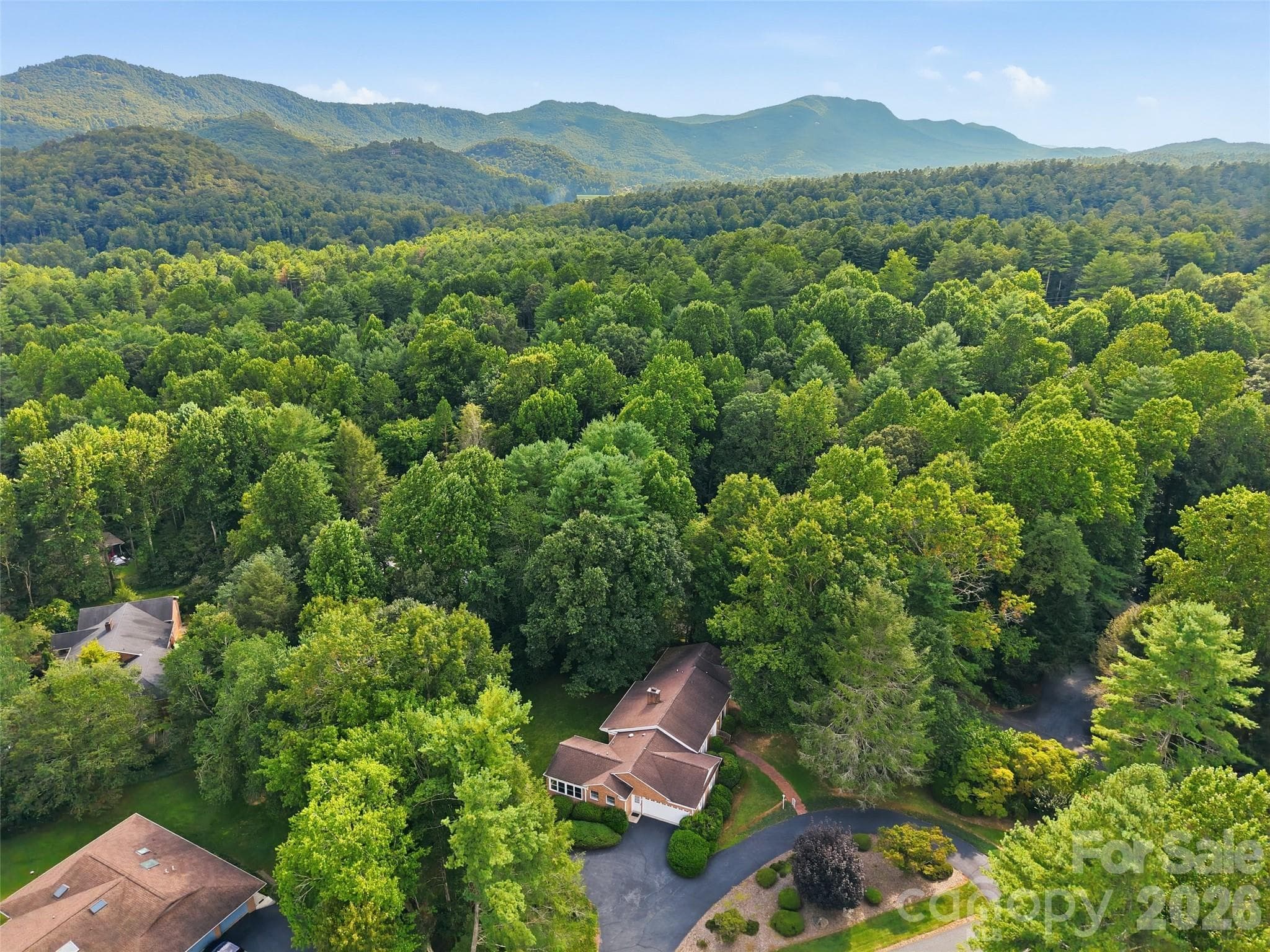 Single Family Residence at 12 Legendary Road, Hendersonville, photo 12 of 48