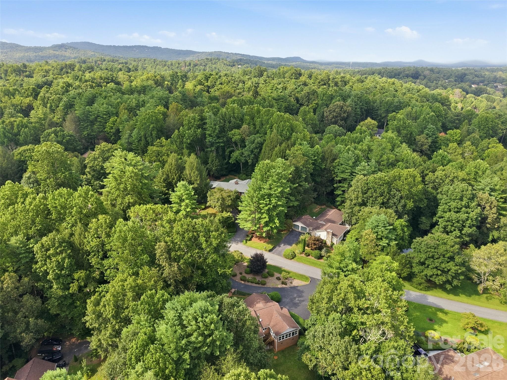 Single Family Residence at 12 Legendary Road, Hendersonville, photo 14 of 48