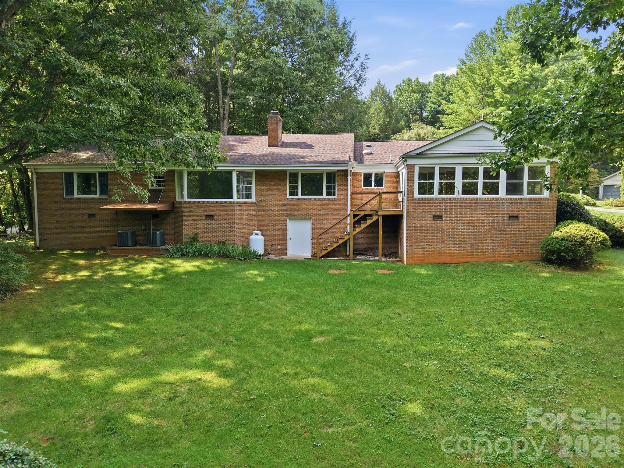 Single Family Residence at 12 Legendary Road, Hendersonville, photo 8 of 48