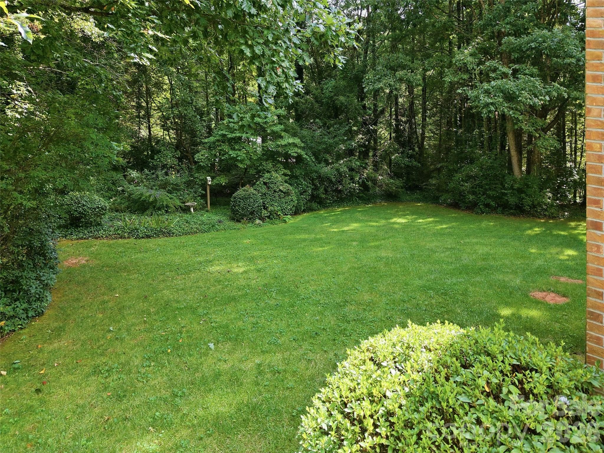 Single Family Residence at 12 Legendary Road, Hendersonville, photo 15 of 48
