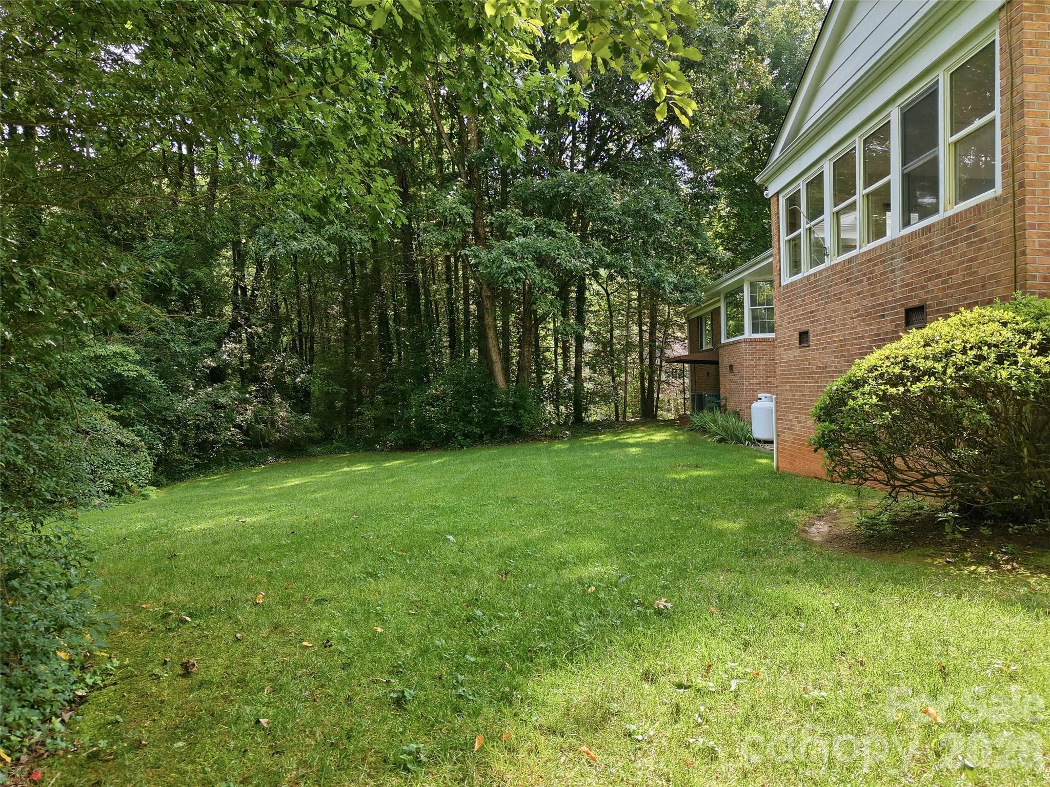 Single Family Residence at 12 Legendary Road, Hendersonville, photo 16 of 48