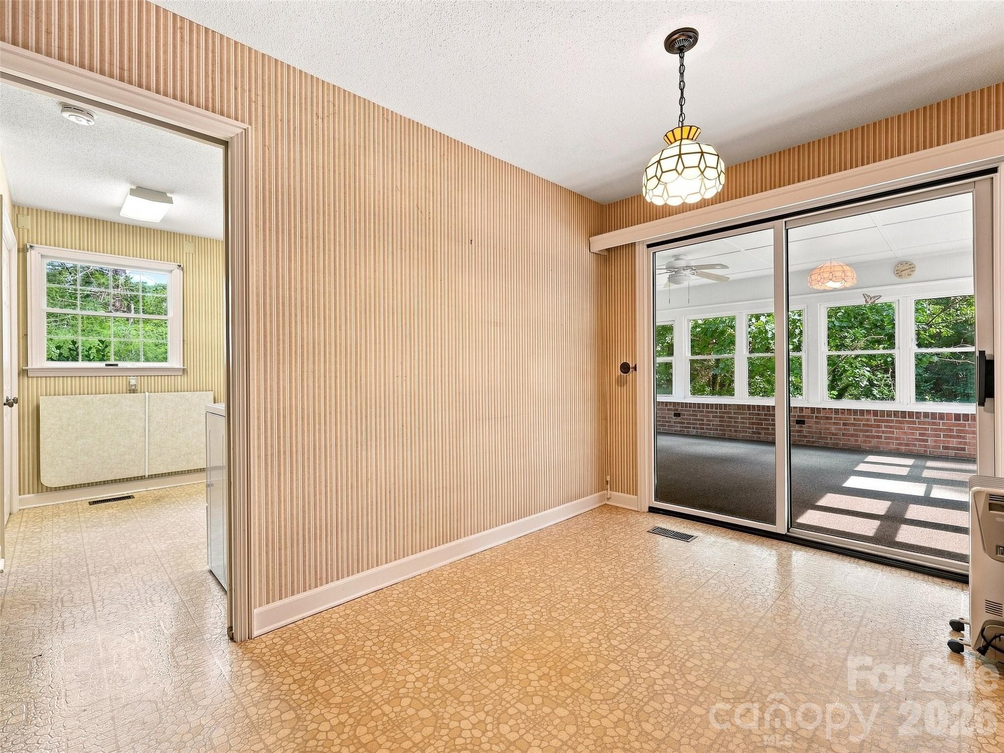 Single Family Residence at 12 Legendary Road, Hendersonville, photo 25 of 48