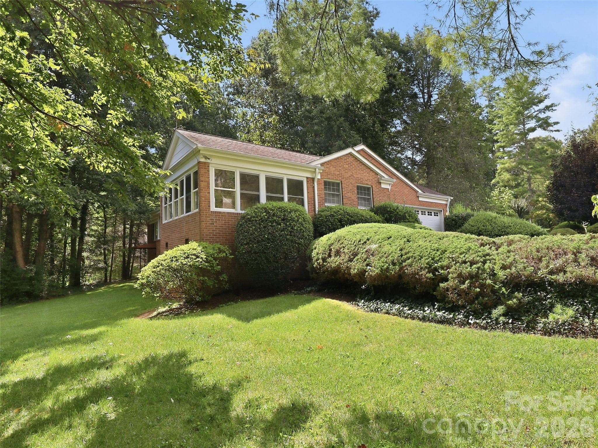 Single Family Residence at 12 Legendary Road, Hendersonville, photo 4 of 48
