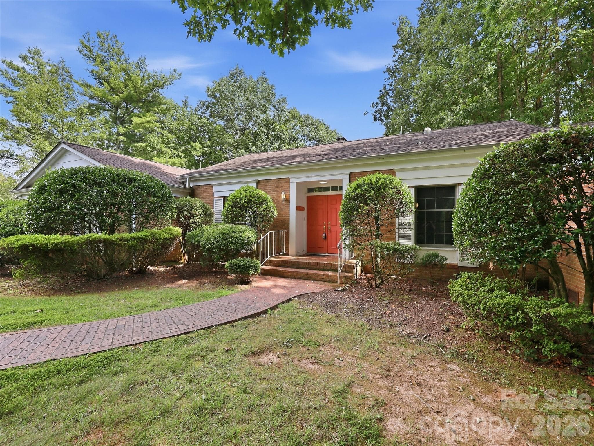 Single Family Residence at 12 Legendary Road, Hendersonville, photo 5 of 48