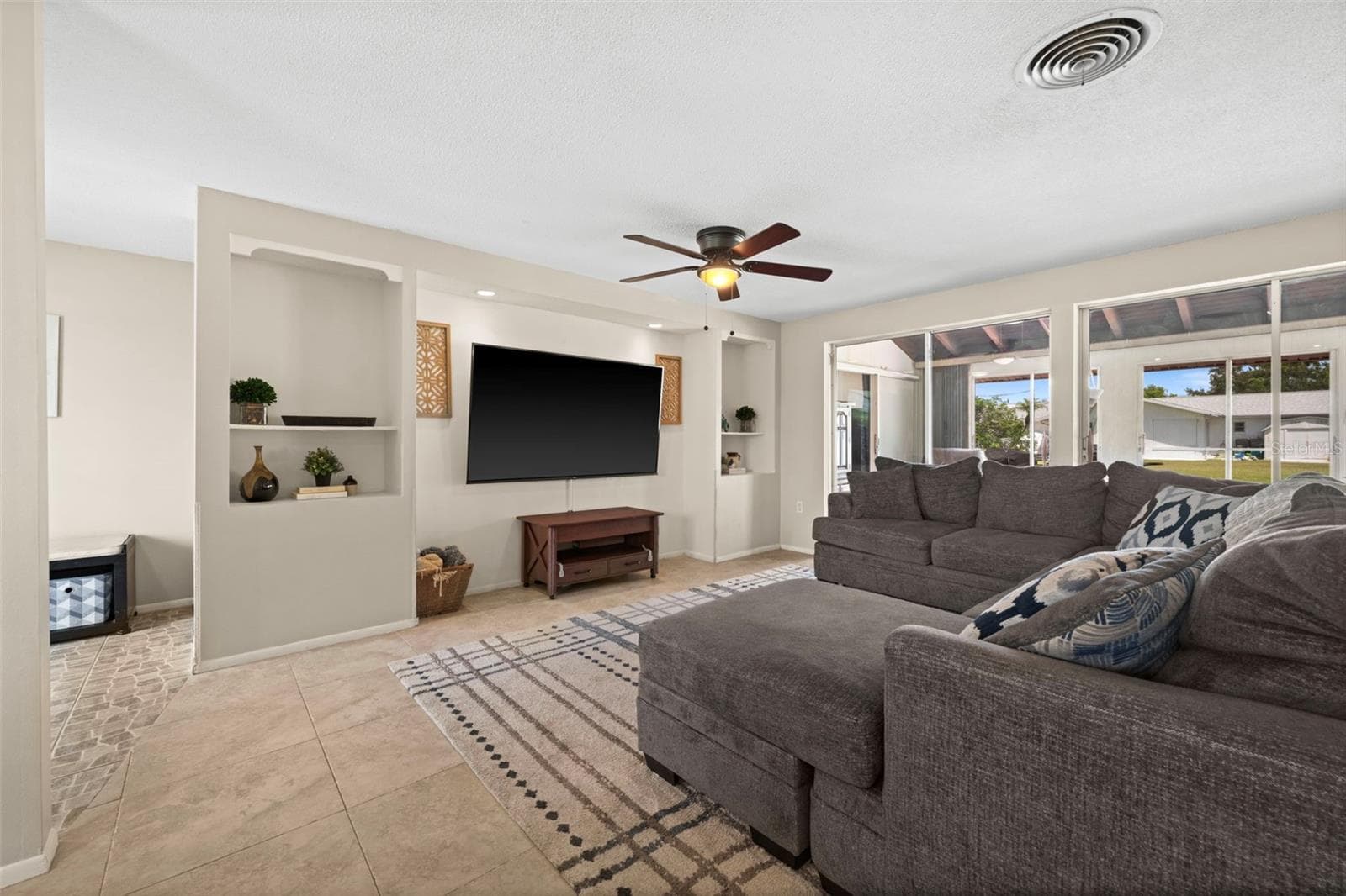 Single Family Residence at 22112 BRONXVILLE AVE, PORT CHARLOTTE, photo 8 of 39