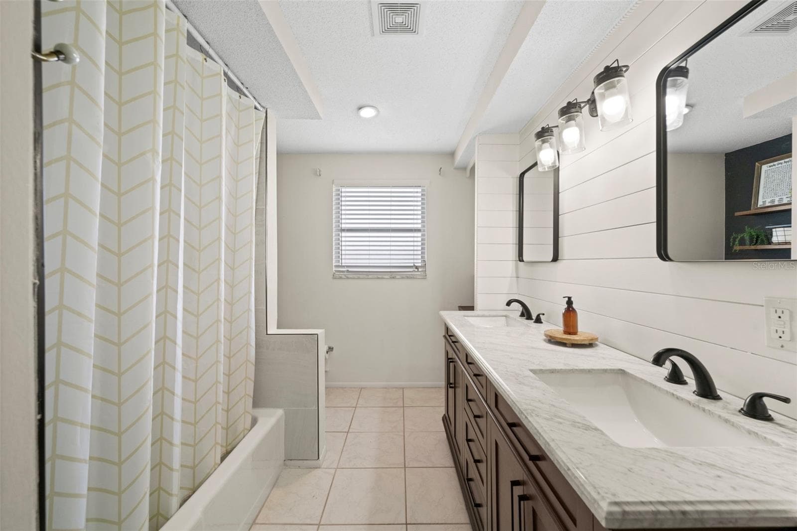 Single Family Residence at 22112 BRONXVILLE AVE, PORT CHARLOTTE, photo 25 of 39