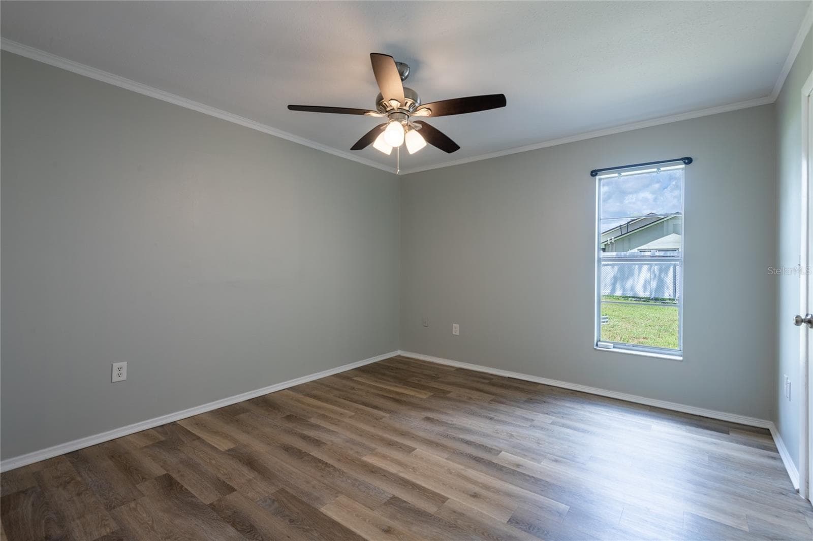 3rd bedroom connected to its own bathroom. - 1257 FINLAND DR, SPRING HILL