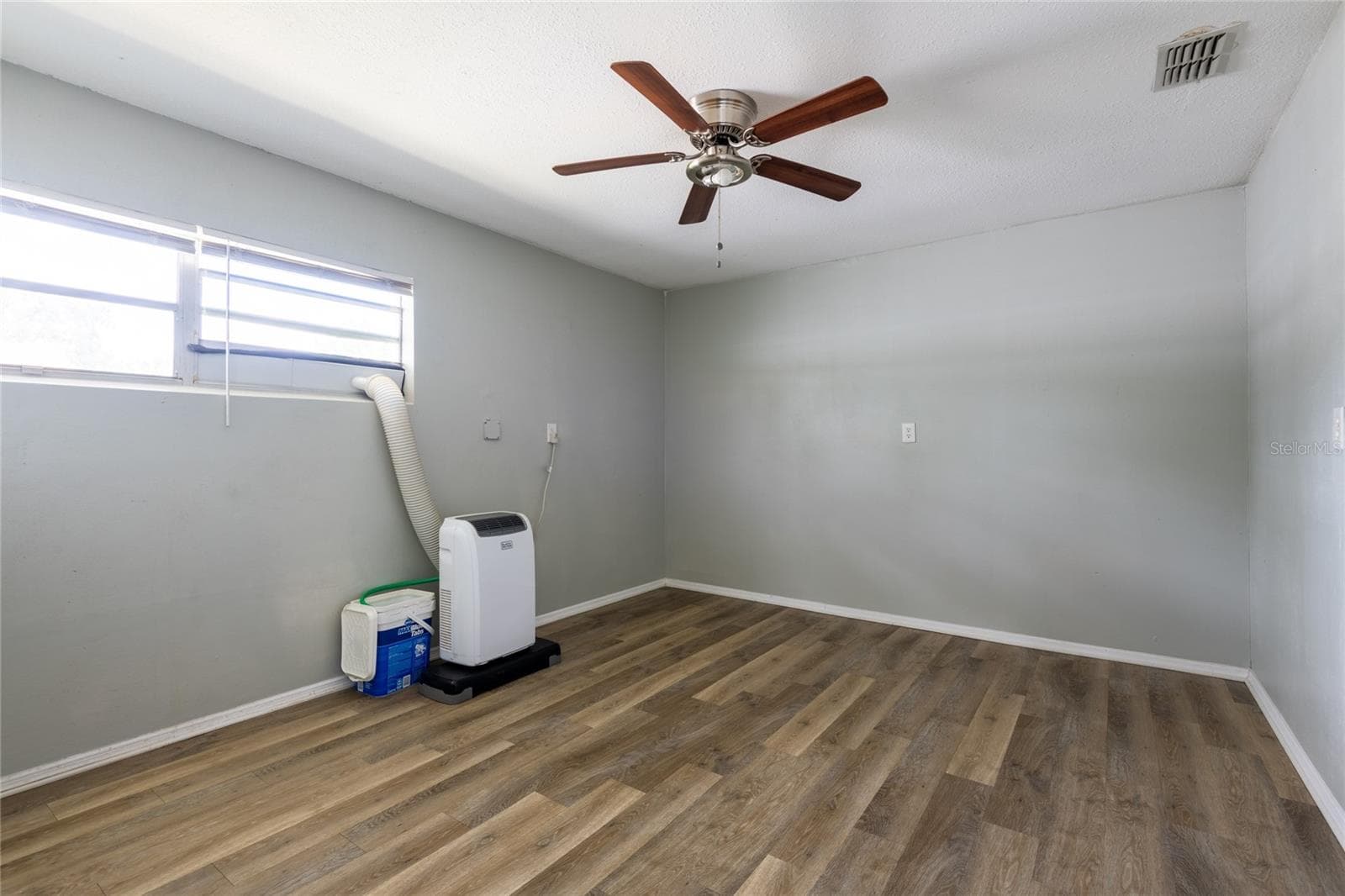 4th bedroom. Seller is leaving the extra portable AC. Seller used this room as their home office and liked it extra cold. - 1257 FINLAND DR, SPRING HILL