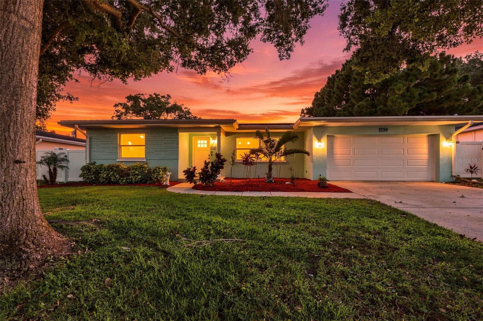 Front - 1359 HOWARD ST, CLEARWATER