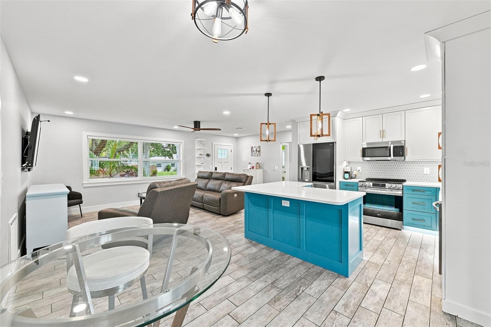 Dining Area with open view - 1359 HOWARD ST, CLEARWATER