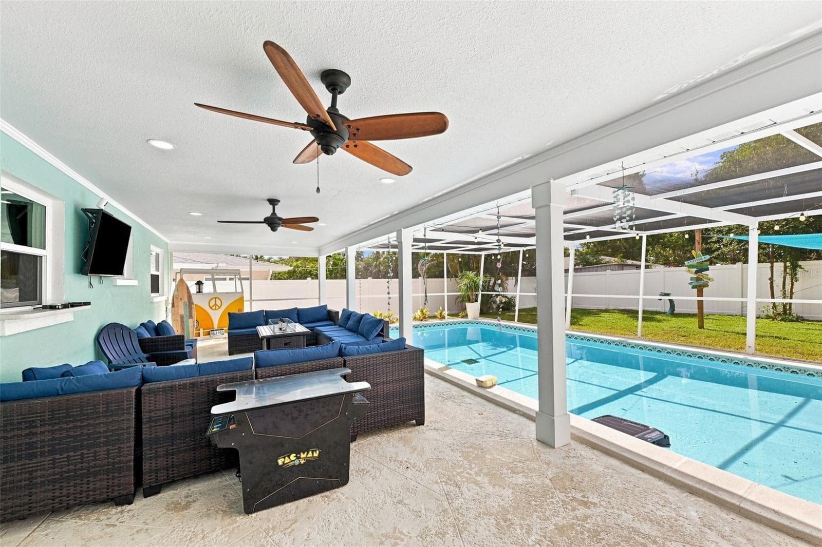 Screened in Lanai - 1359 HOWARD ST, CLEARWATER
