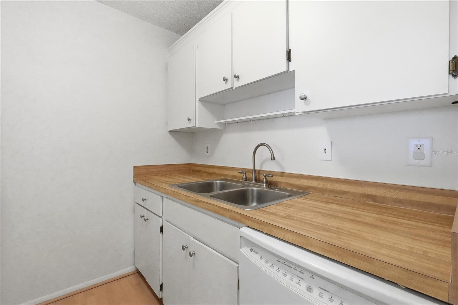kitchen - 3267 BENEVA RD #203, SARASOTA