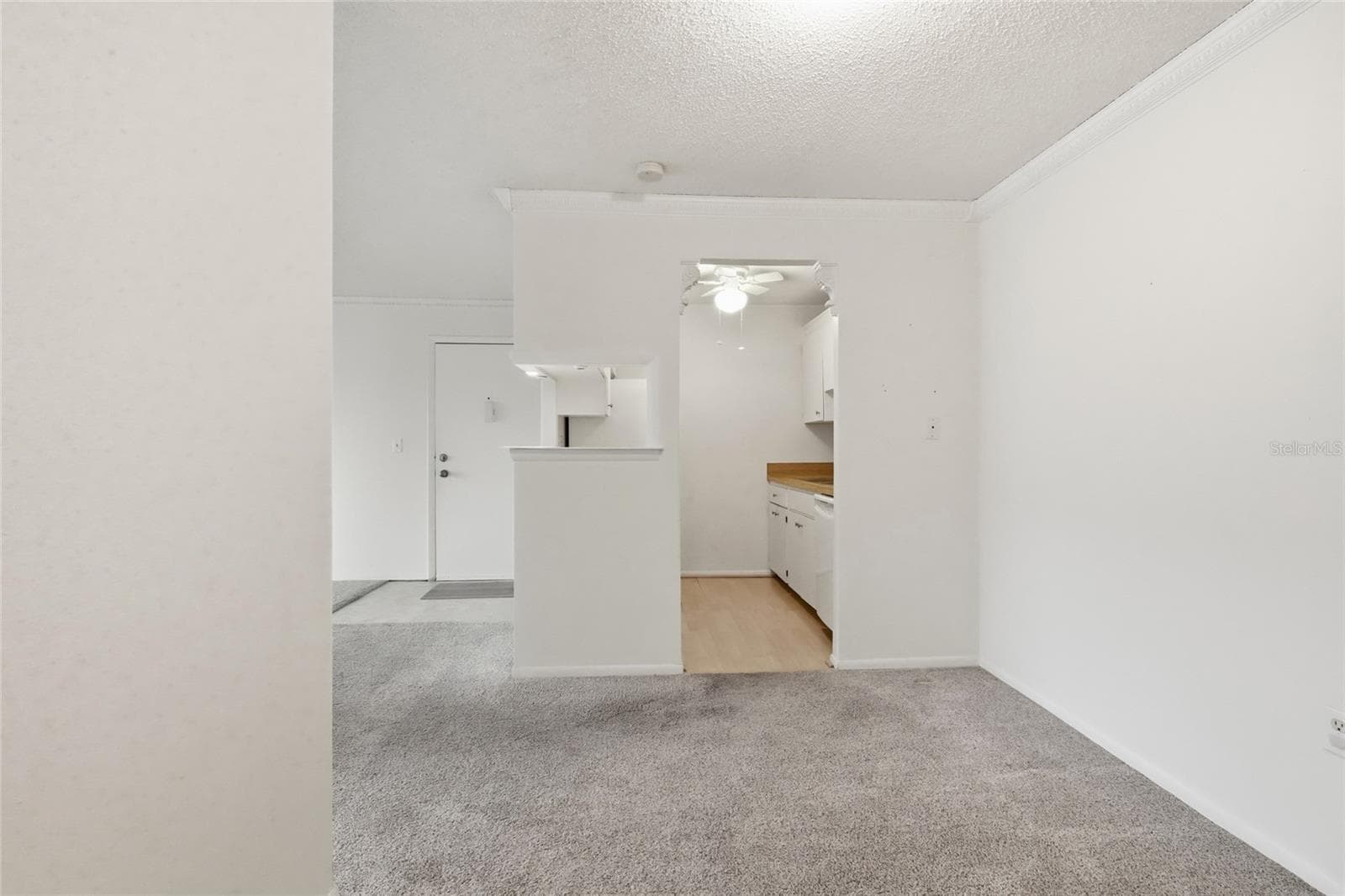 dinette area looking into kitchen - 3267 BENEVA RD #203, SARASOTA