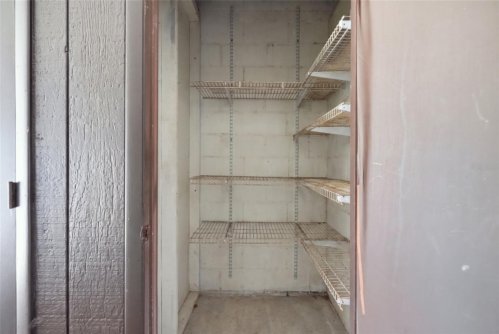 bonus/storage room out front door of unit - 3267 BENEVA RD #203, SARASOTA