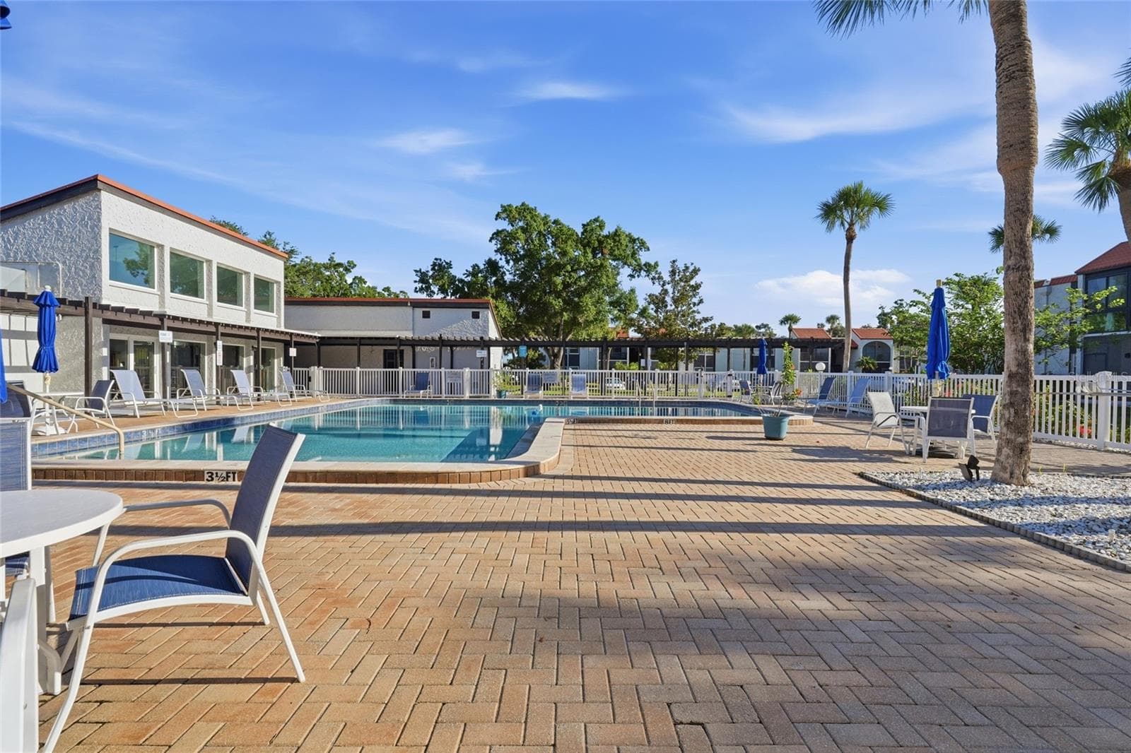 community pool - 3267 BENEVA RD #203, SARASOTA