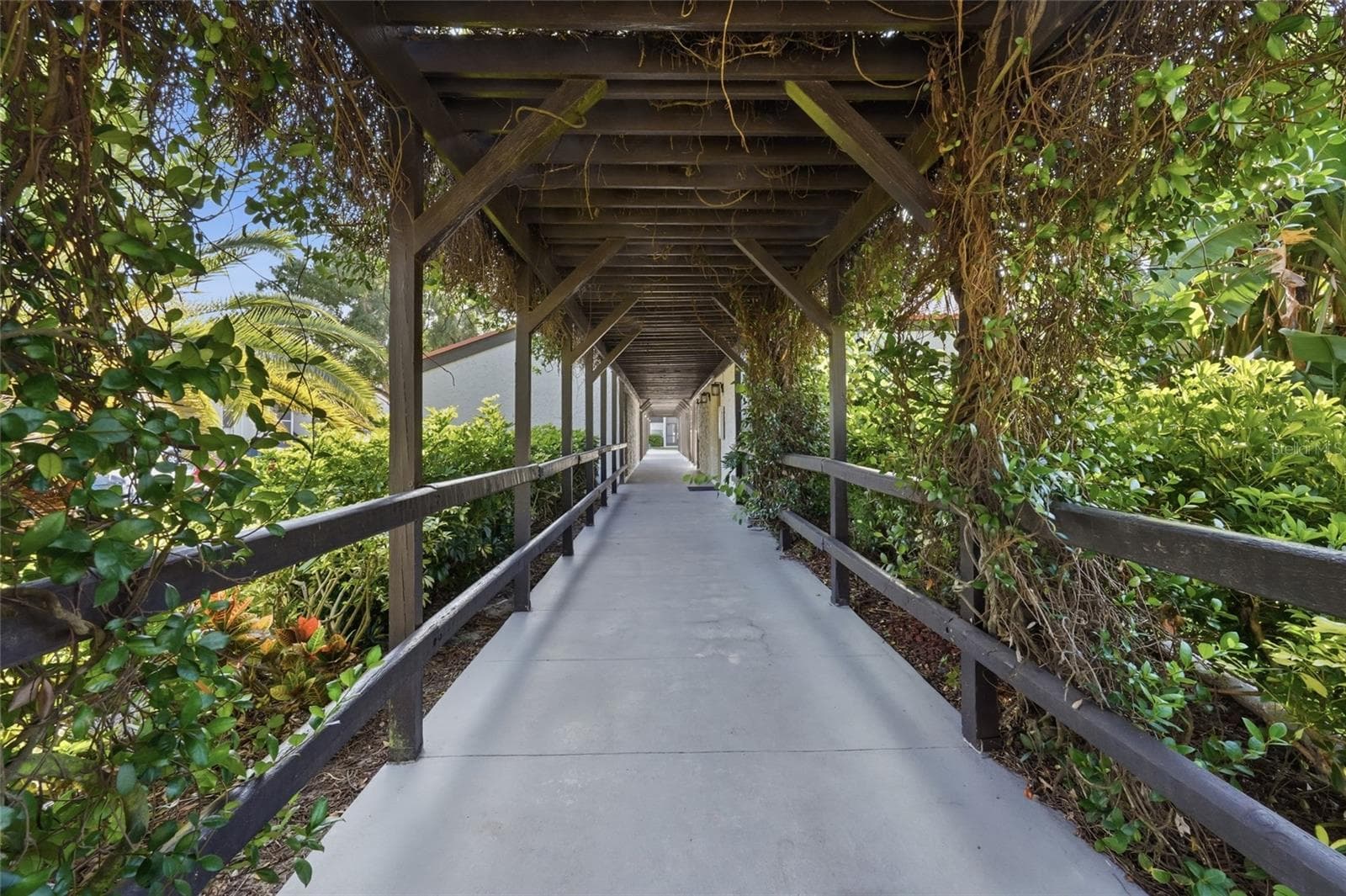 community - 3267 BENEVA RD #203, SARASOTA