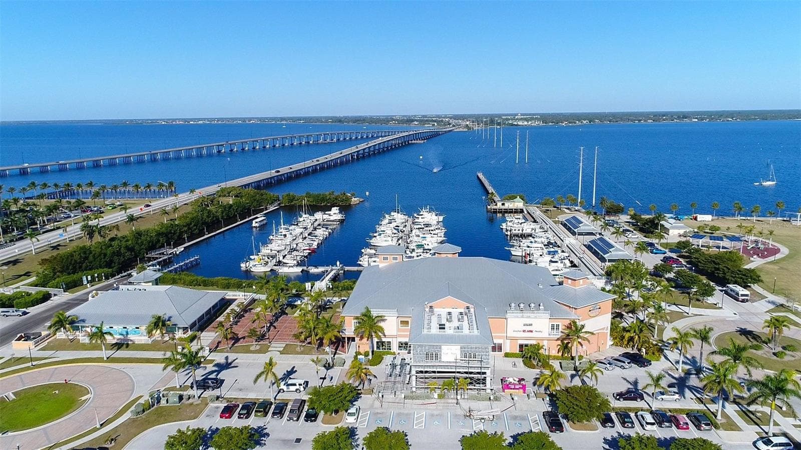 Dining on Charlotte Harbor - 3601 WHIPPOORWILL BLVD, PUNTA GORDA