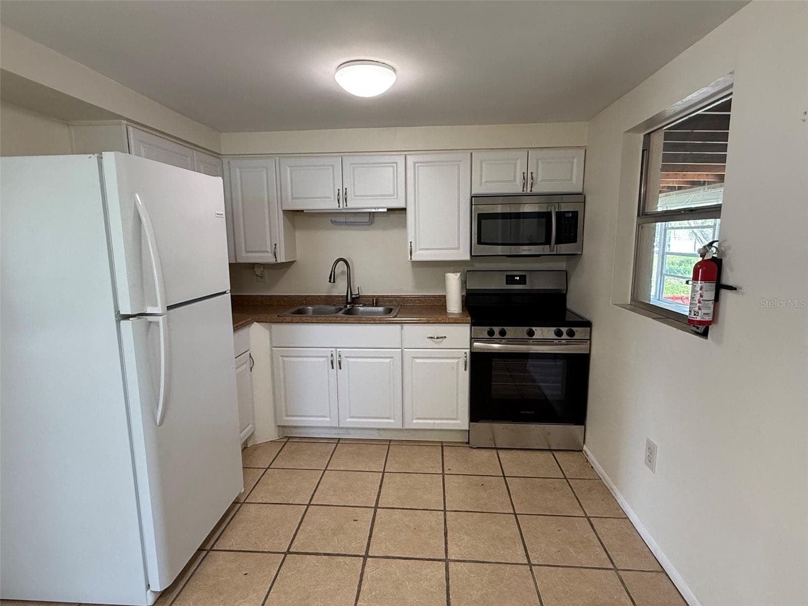 Single Family Residence at 5405 RIVERSIDE DR, PUNTA GORDA, photo 3 of 12