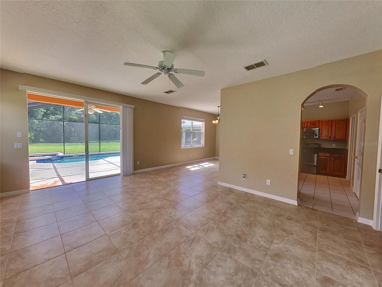 Single Family Residence at 124 HAMMOCK CT, DAVENPORT, photo 2 of 11