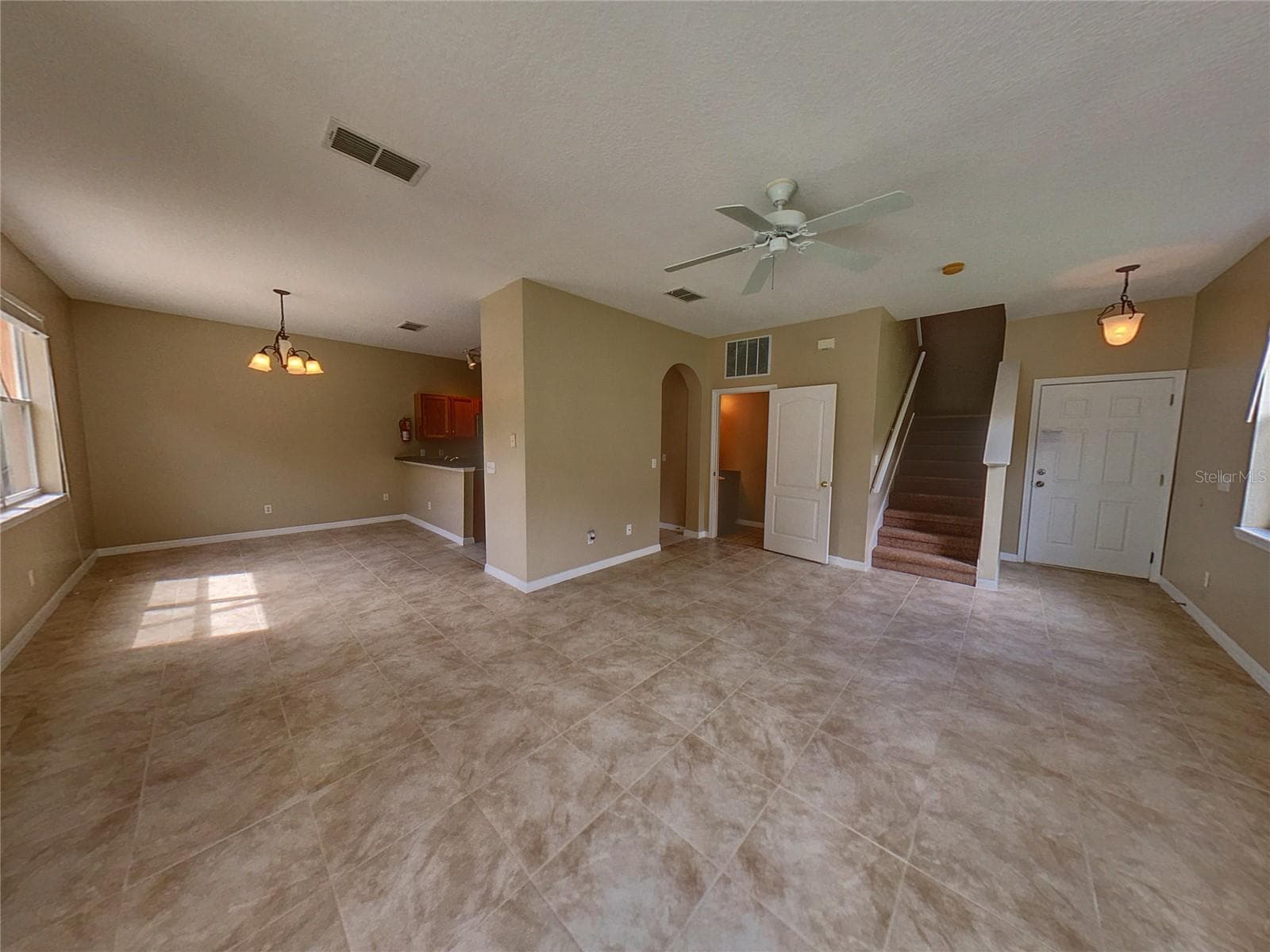 Single Family Residence at 124 HAMMOCK CT, DAVENPORT, photo 3 of 11