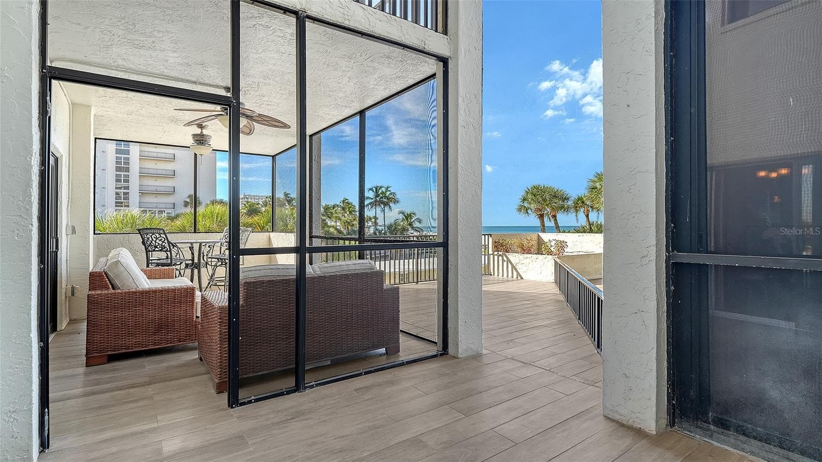 Screened patio - 1100 BENJAMIN FRANKLIN DR #204, SARASOTA
