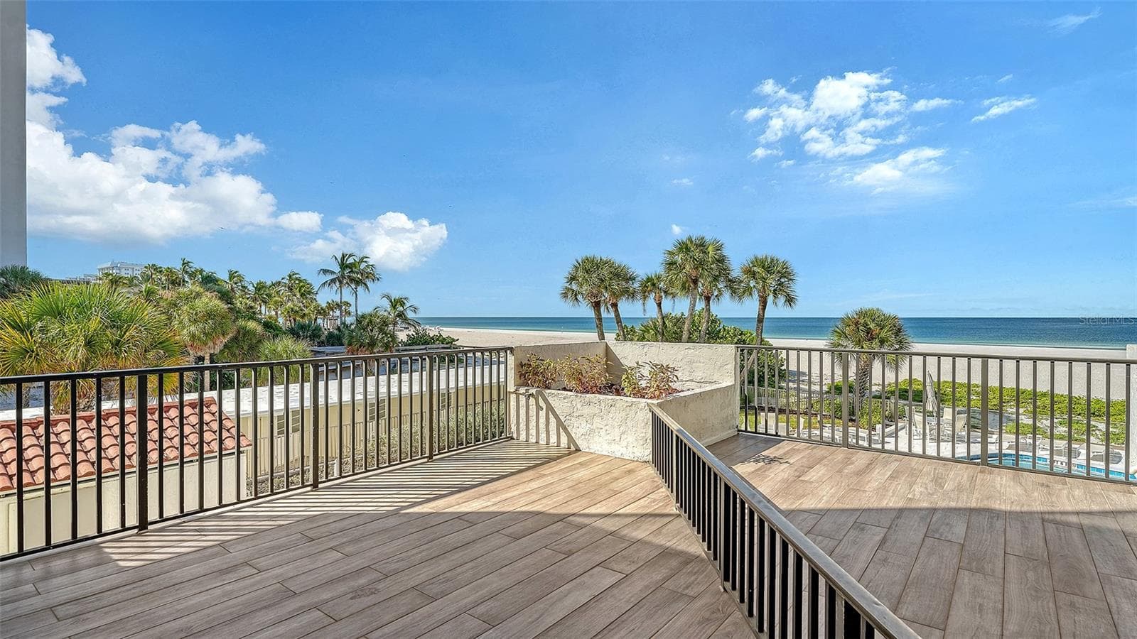 Open air terrace - 1100 BENJAMIN FRANKLIN DR #204, SARASOTA