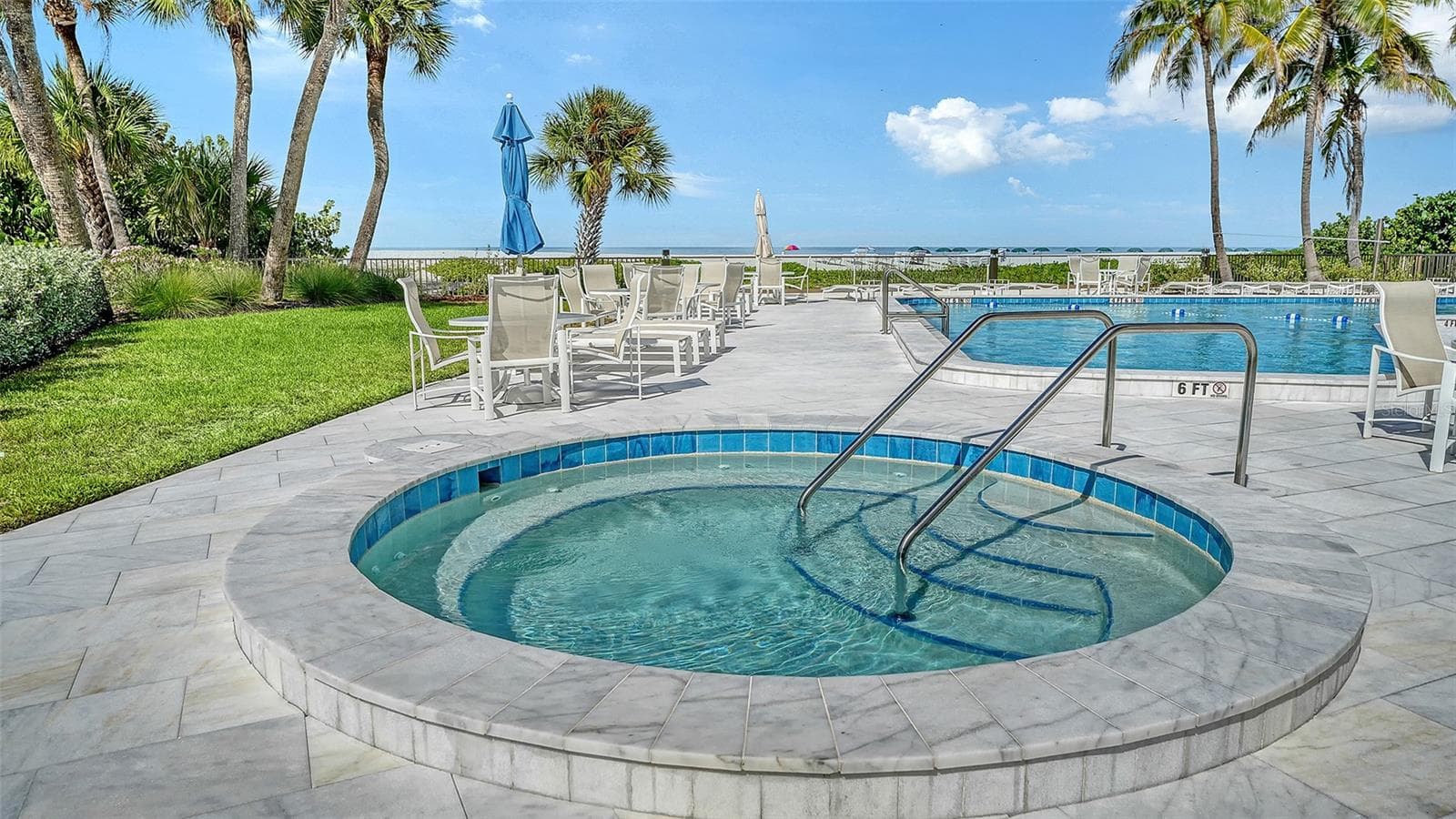 Hot tub - 1100 BENJAMIN FRANKLIN DR #204, SARASOTA