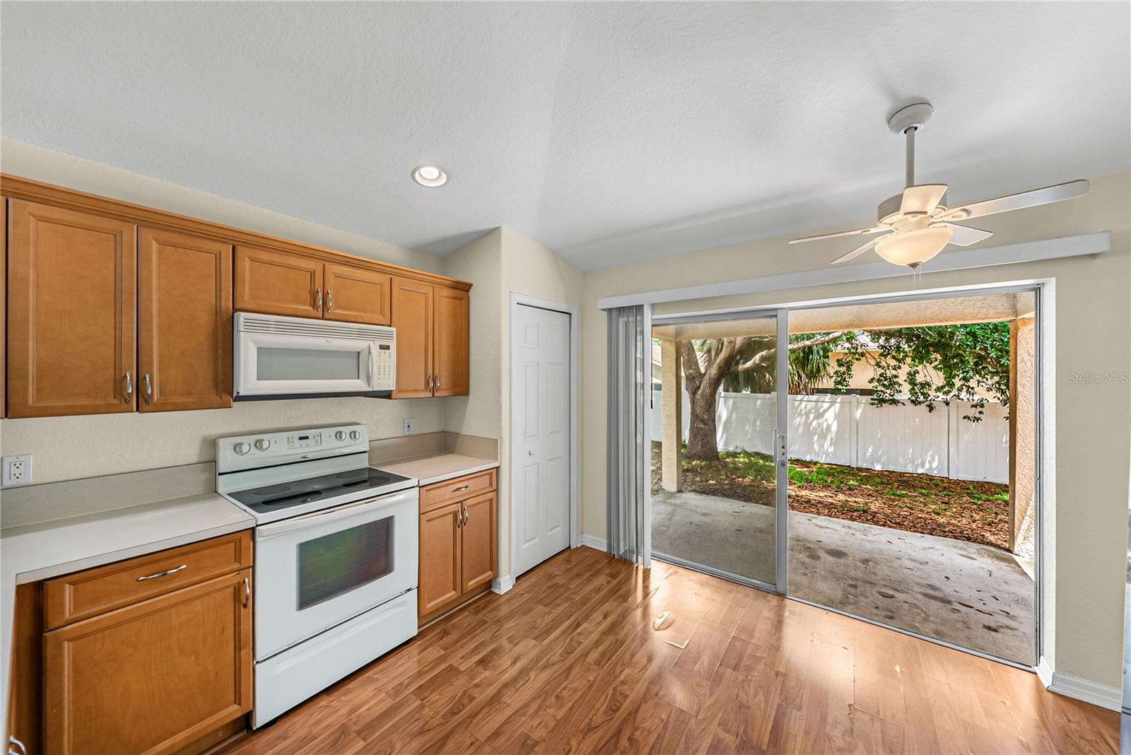 Single Family Residence at 11578 HAMMOCKS GLADE DR, RIVERVIEW, photo 12 of 48