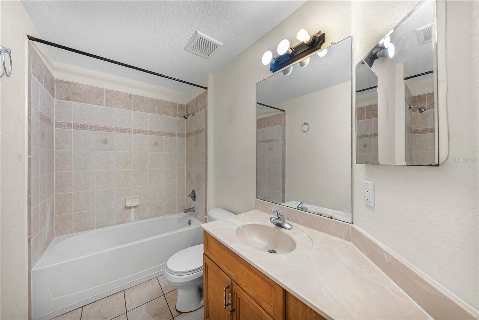 Single Family Residence at 11578 HAMMOCKS GLADE DR, RIVERVIEW, photo 24 of 48