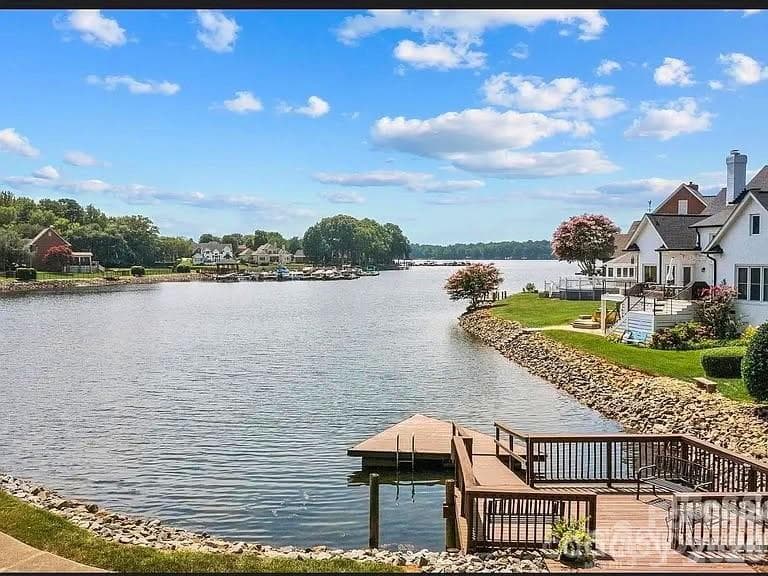 Beautiful Lake Norman/community day dock - 7615 Woods Lane, Cornelius