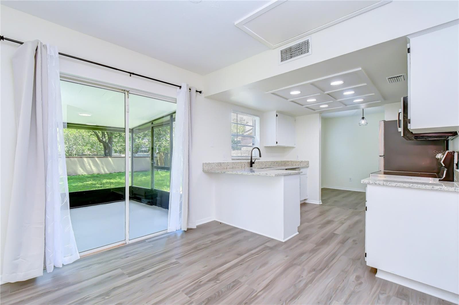 Single Family Residence at 9703 FOX HOLLOW RD, TAMPA, photo 18 of 21